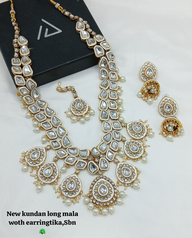 Glamorous Contemporary White Kundan Choker Necklace Earring Jewellery Set For Bride