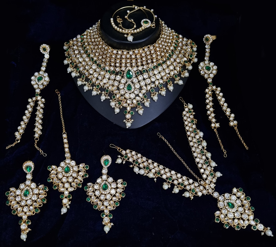 Stunning Contemporary Green Kundan Choker Necklace Earring Jewellery Set For Bride