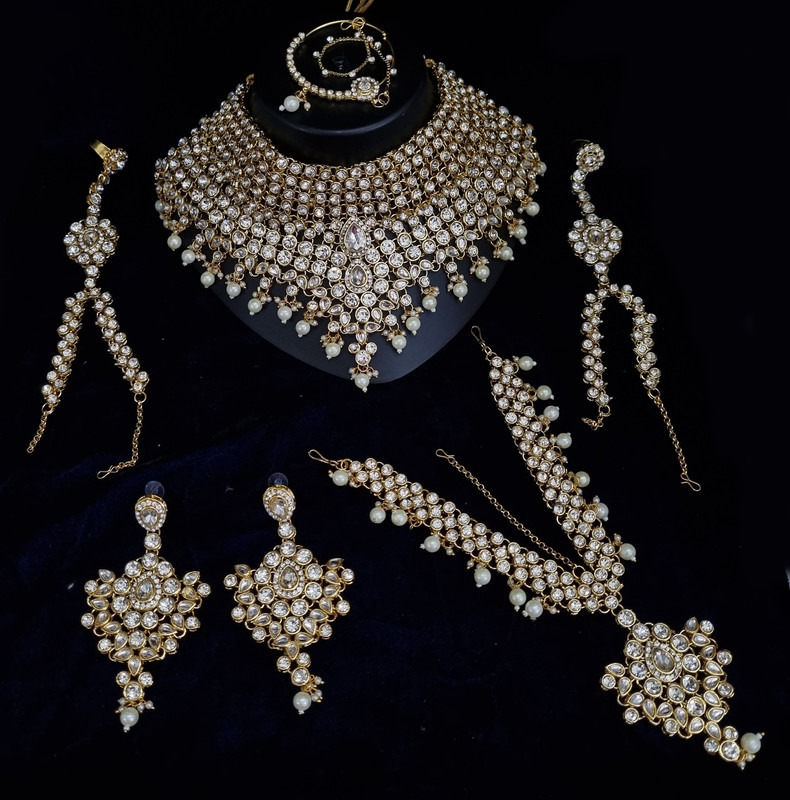 Luxury Contemporary White Kundan Choker Necklace Earring Jewellery Set For Bride