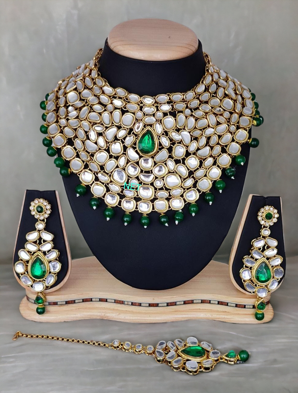 Classic Modern Green Kundan Choker Necklace Earring Jewellery Set For Bride