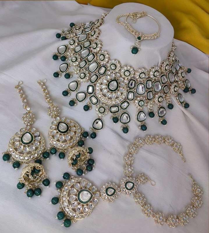 Beautiful Modern Green Kundan Choker Necklace Earring Jewellery Set For Bride