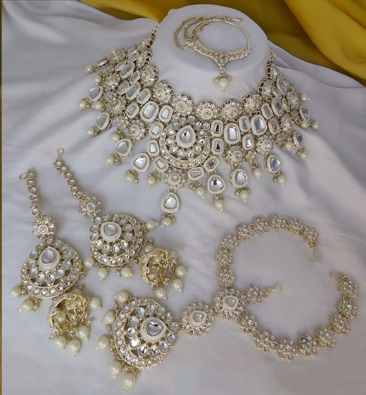 Divine Modern White Kundan Choker Necklace Earring Jewellery Set For Bride
