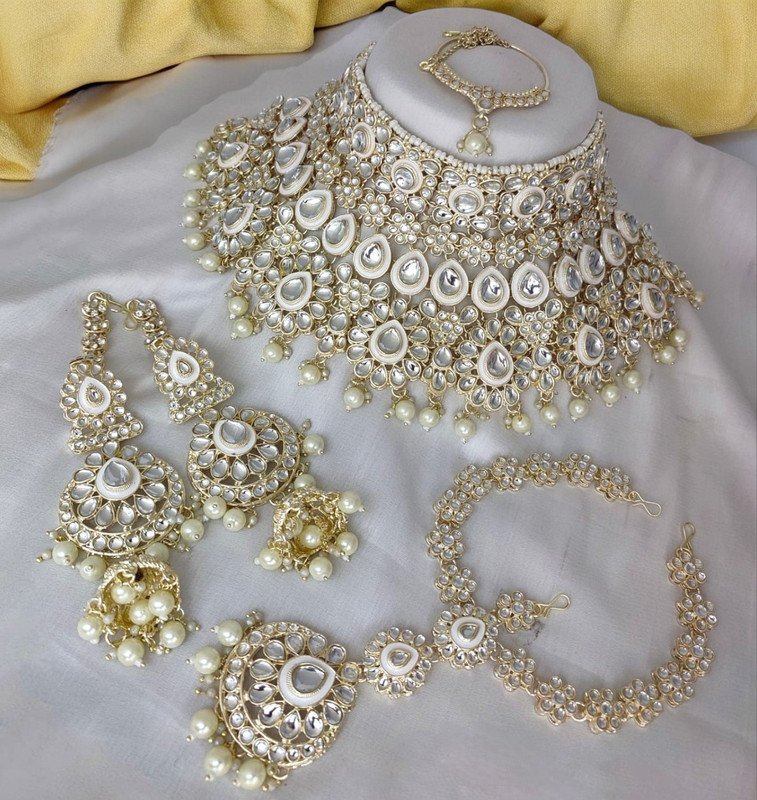 Enchanting Modern White Kundan Choker Necklace Earring Jewellery Set For Bride