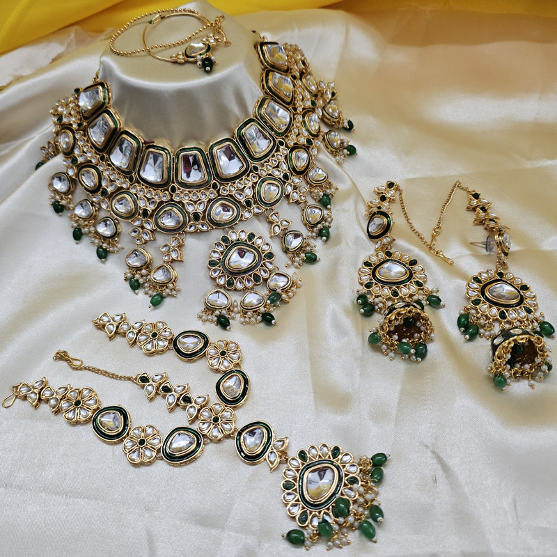 Splendid Modern Half Green Kundan Choker Necklace Earring Jewellery Set For Bride