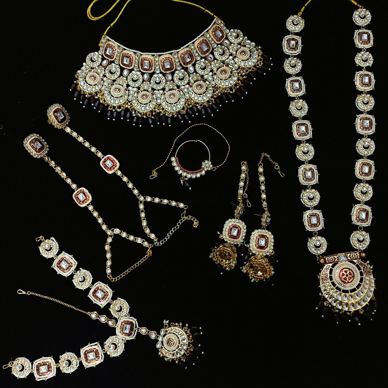 Resplendent Modern Maroon Kundan Choker Necklace Earring Jewellery Set For Bride