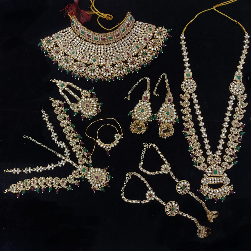 Lustrous Modern Maroon Green Kundan Choker Necklace Earring Jewellery Set For Bride