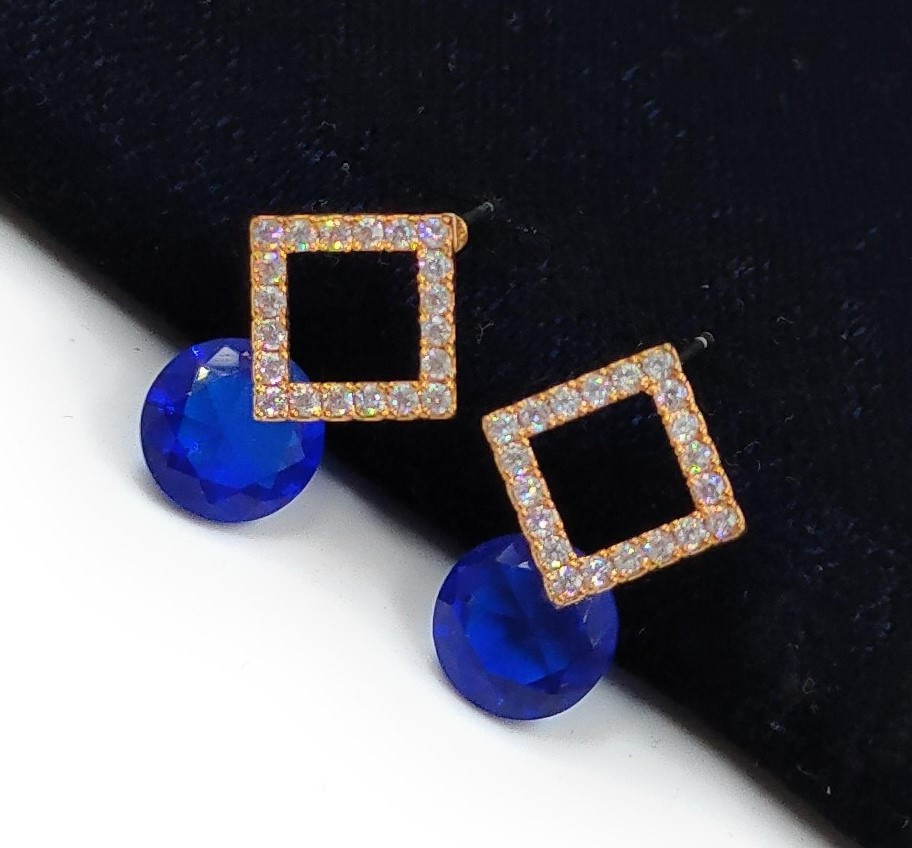 Bold Essence Classy Earing