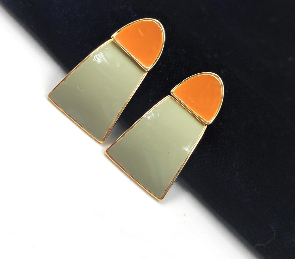 Pearlescent Elegance Classy Earing