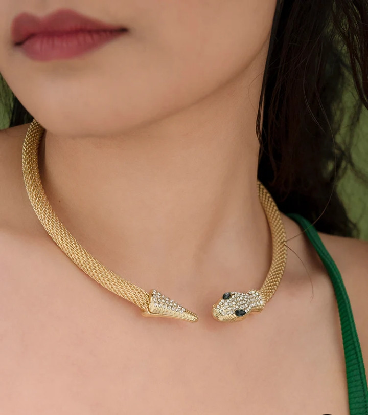 Alluring Look Western Snake Necklace