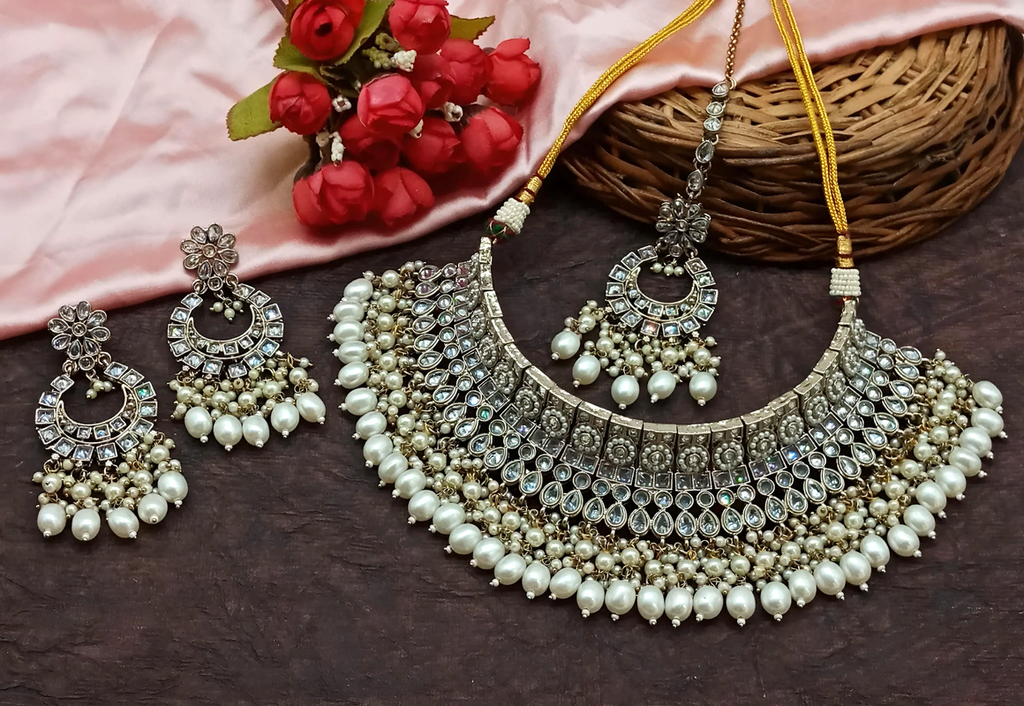 Traditional Cocktail White Choker Kundan Necklace & Earrings Jewellery Set For Women