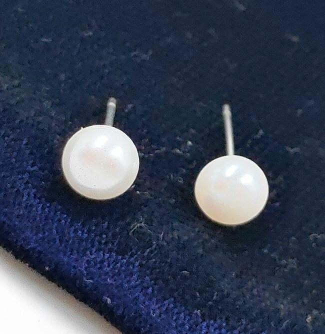 [Precious Feel Pearl Ear Studs] Precious Feel Pearl Ear Studs