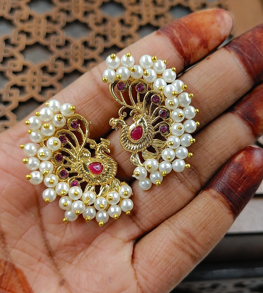 [Stylish ear cuff style stud earing] Beautiful Silhouette Stylish gold plated ear cuff style stud earing