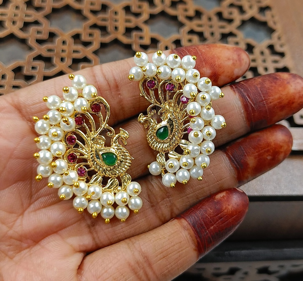 Bold Accent Stylish gold plated earcuff style stud earing