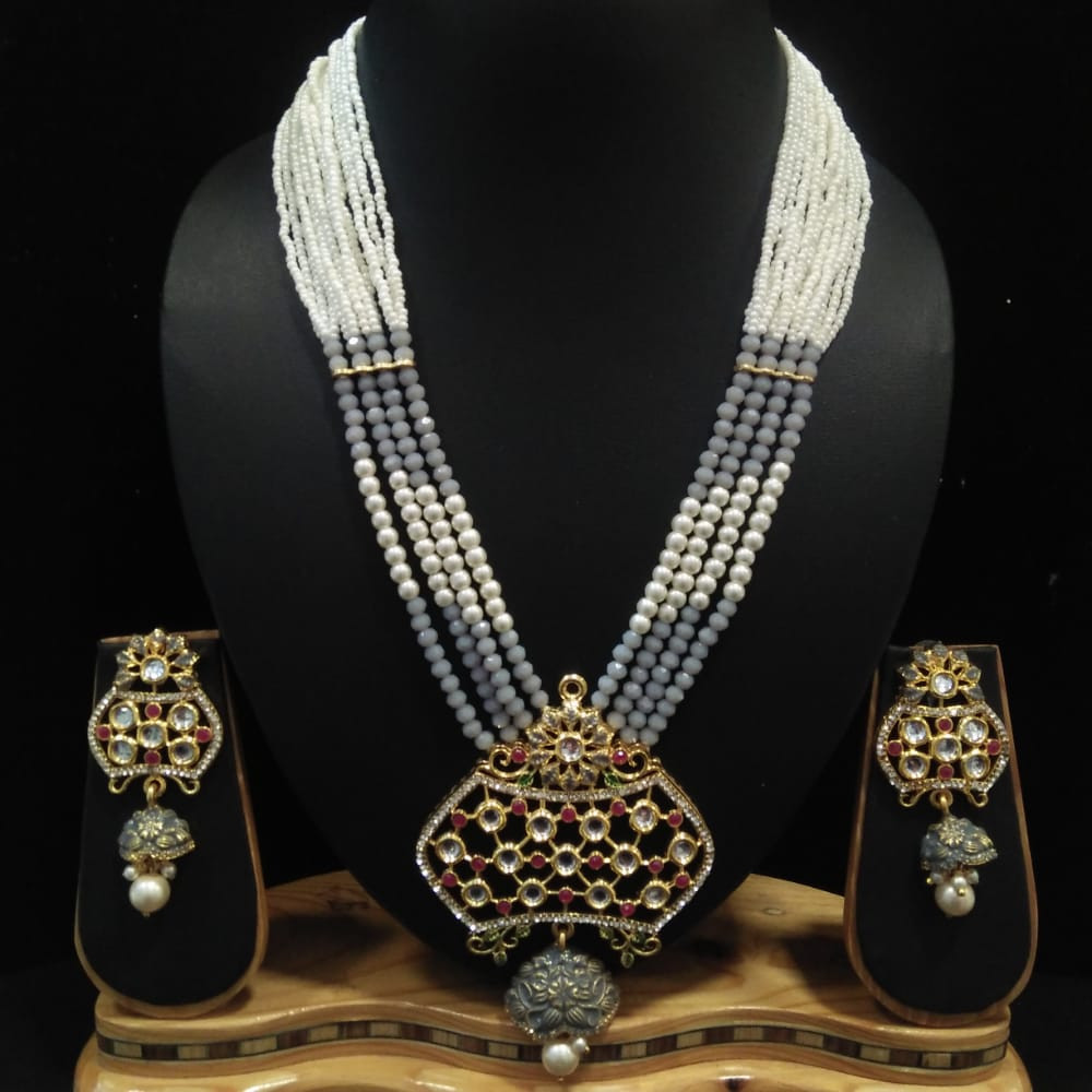 Magnetic Flair Kundan Pendant Necklace Set  Grey 