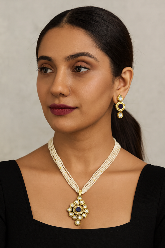 Chic Signature Divine Glow Kundan Pendant With Necklace Earring Set
