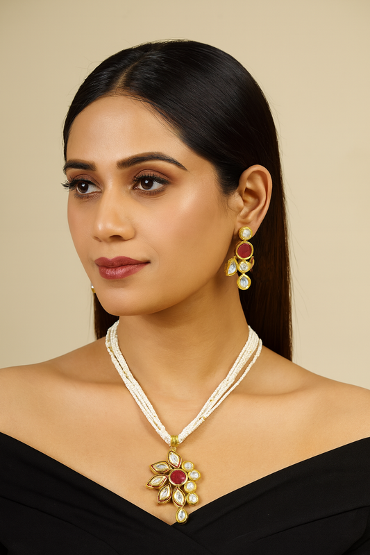 Elegant Signature Heavenly Detail Kundan Pendant With Necklace Earring Set
