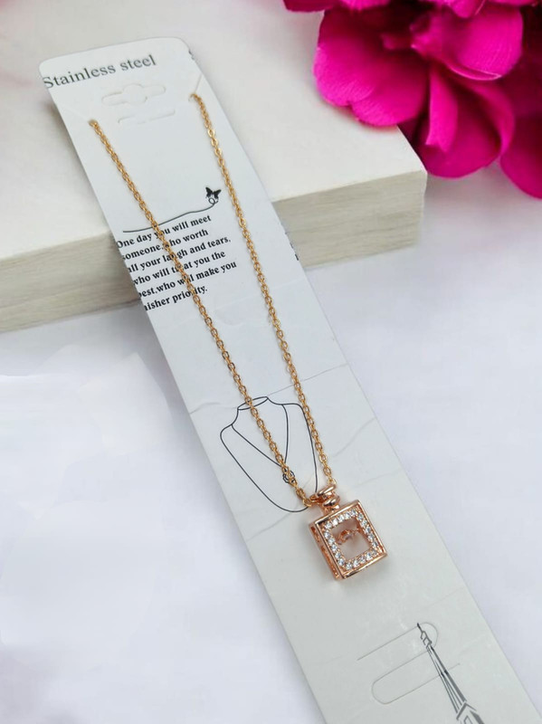 Beautiful Edge Pendant Chain Necklace