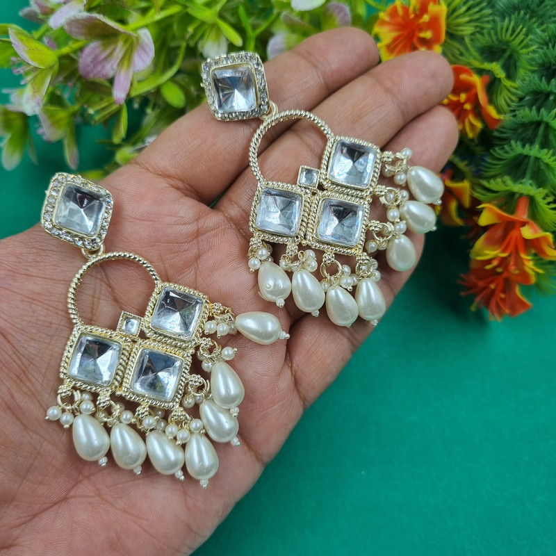 Gorgeous Reception White 8 Earrings Set