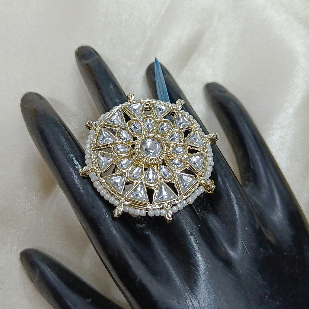 [Ring 16] Charming Kundan Ring