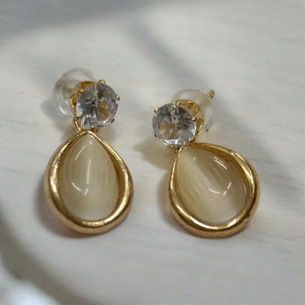 [Stylish Golden Teardrop Earring] Stylish Golden Teardrop Earring