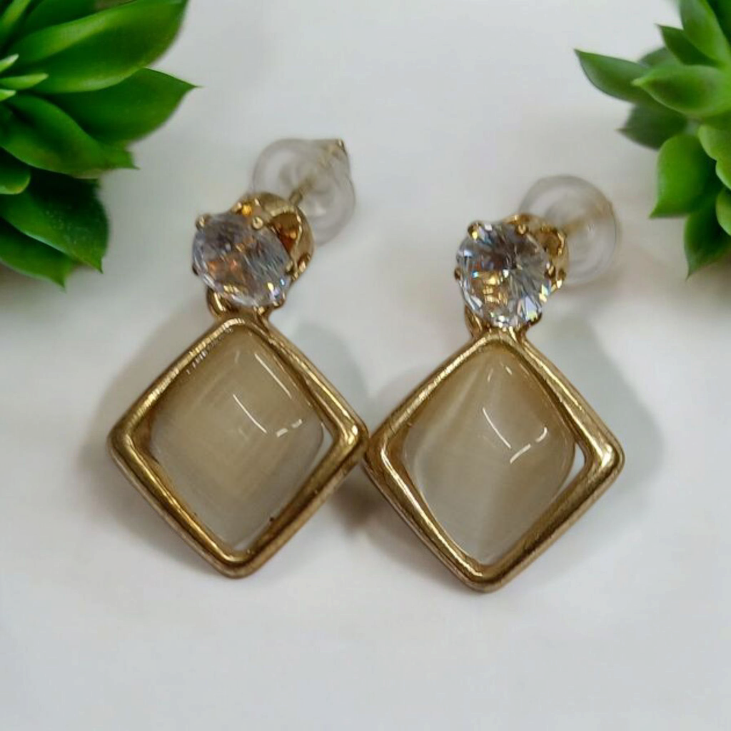 Classic Golden Teardrop Earring