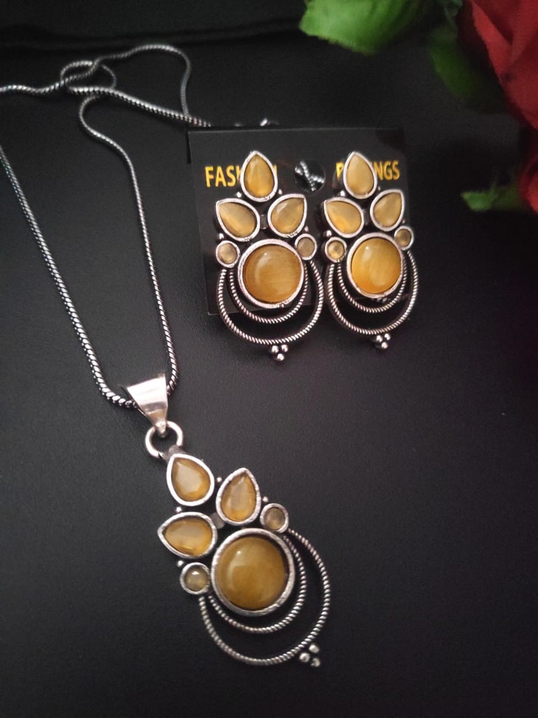 [Radiant Classy Pendant Necklace] Radiant Design Classy Pendant Necklace Set