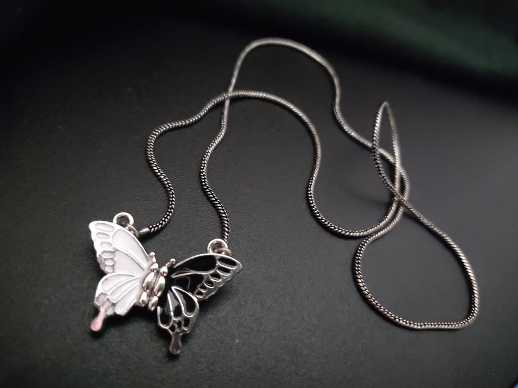 [Delicate Pendant Necklace Set] Delicate Twist Magnetic Pendant Necklace Set