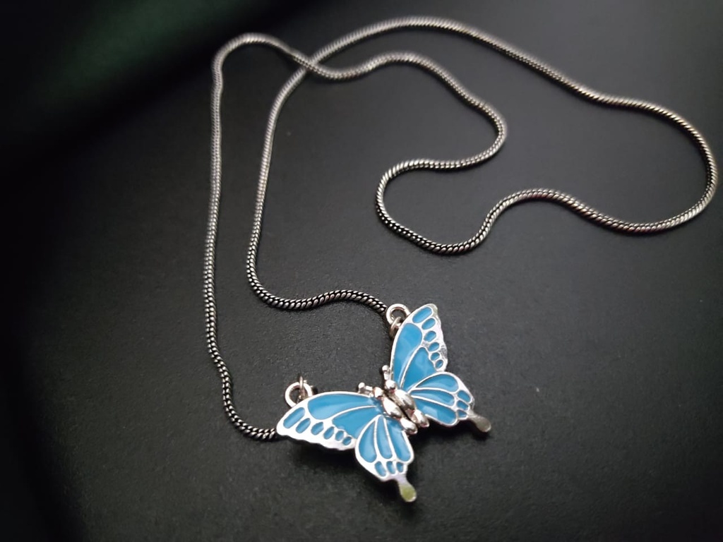 Modern Highlight Magnetic Pendant Necklace Set