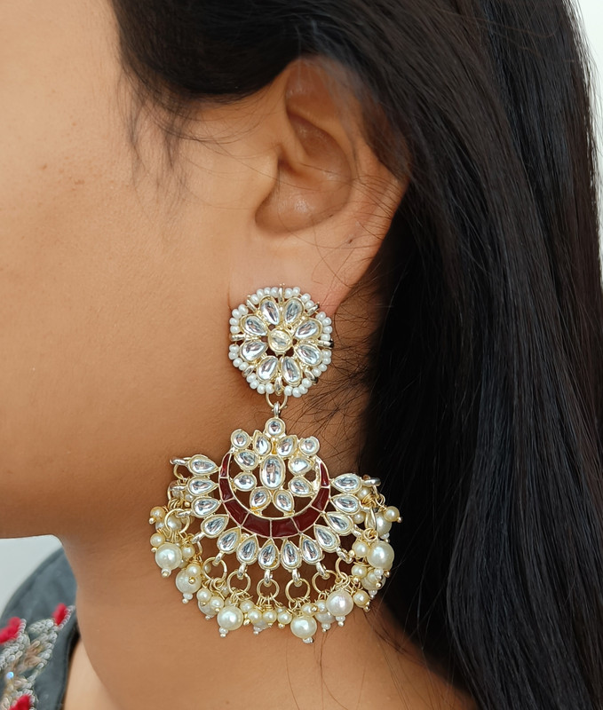 Magnifique Engagement Maroon Earrings Set