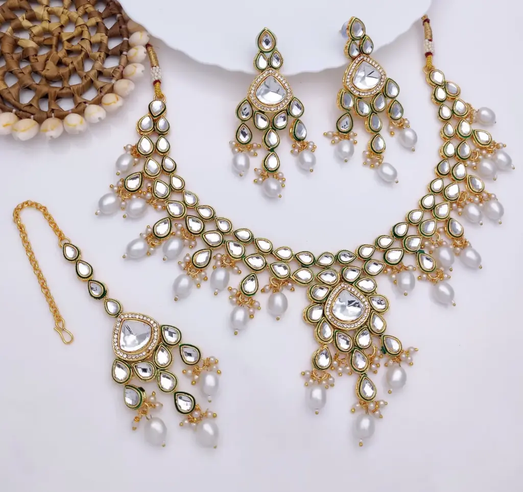 Glamorous Wedding White Kundan Pendant Necklace & Earrings Jewellery Set For Women