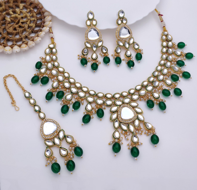 Enchanting Wedding Green Kundan Pendant Necklace & Earrings Jewellery Set For Women
