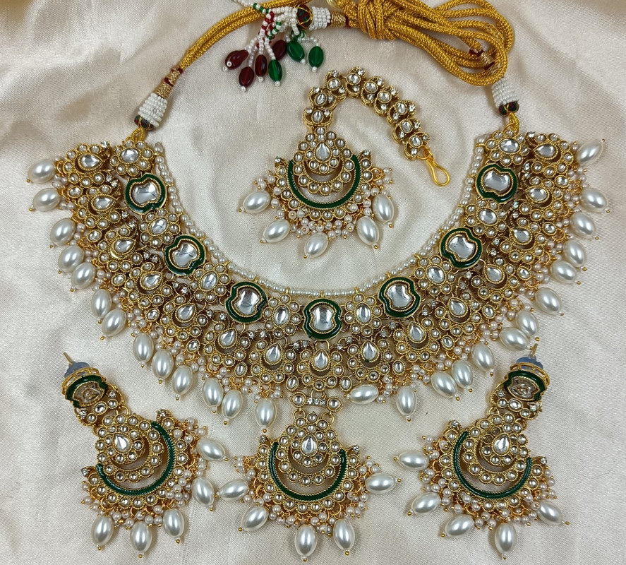 Vibrant Wedding White Kundan Pendant Necklace & Earrings Jewellery Set For Women