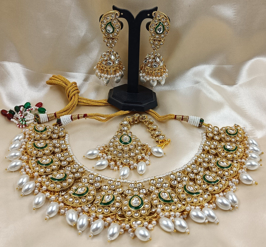Desi Festive White Kundan Pendant Necklace & Earrings Jewellery Set For Women